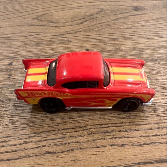 2012 Hot Wheels Showroom 1957 CHEVY Red Yellow Flames 76' Reproduction - Picture 2 of 4